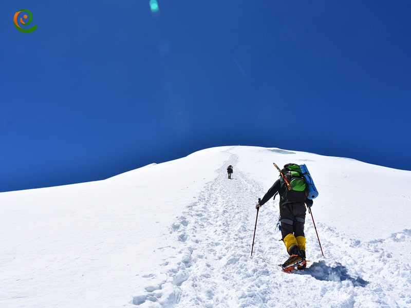 هزینه صعود به قله لنین در کشور قرقیزستان و از قلل پلنگ برفی را با دکوول بدانید